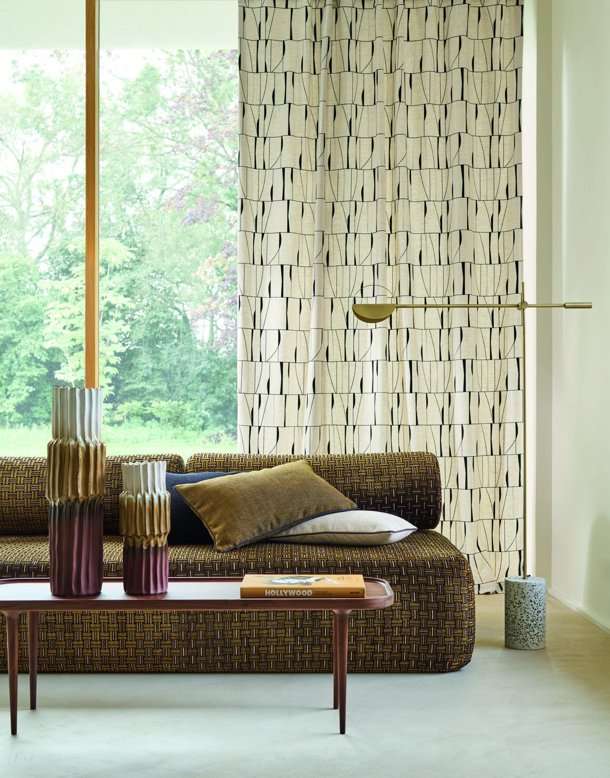 アンティーク家具の魅力と現代のインテリアへの取り入れ方